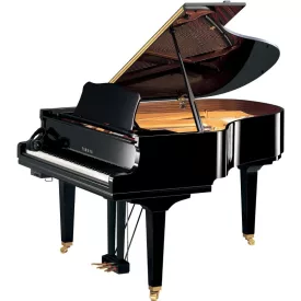 Yamaha GC2 zongora, fekete magasfényű